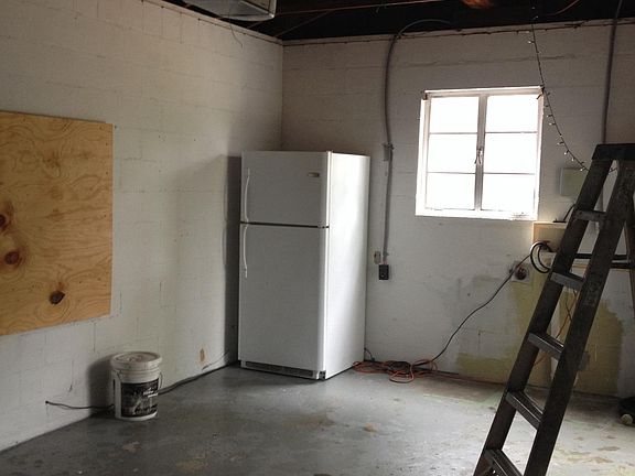 Garage/Laundry