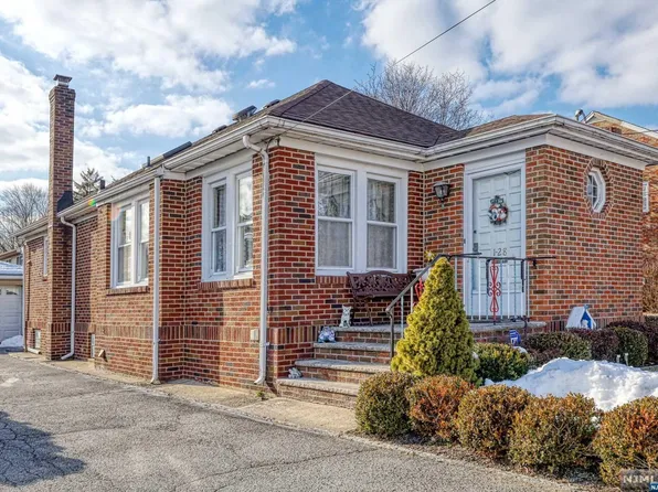 1-28 29th St, Fair Lawn, NJ 07410