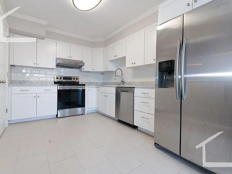 20 Hammond Pond Pkwy #307B — Photo 19