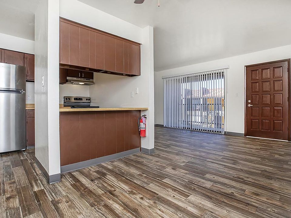 Beautiful Dining Rooms | Las Brisas Apartments in Albuquerque