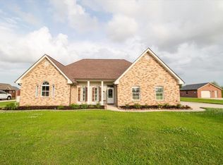305 Lake Decade Ct, Houma, LA 70360