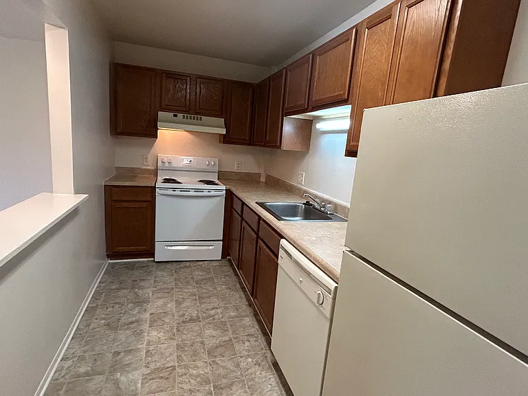 County Green Apartments — Photo 5