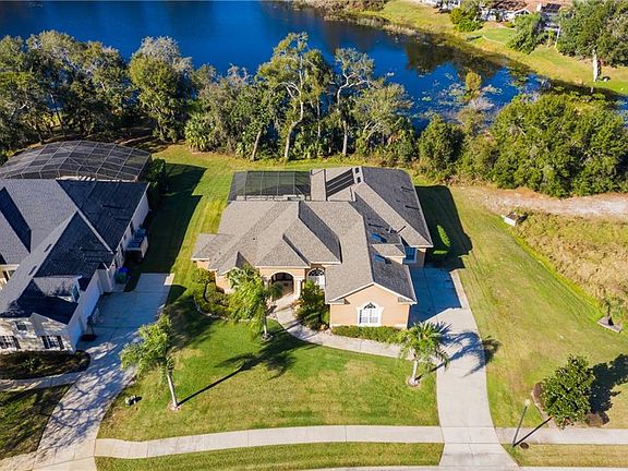 2nd image of 482 Woldunn Cir