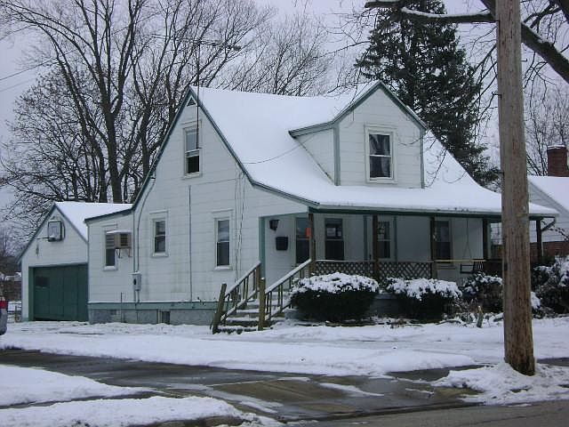 2nd image of 324 S Broadway St