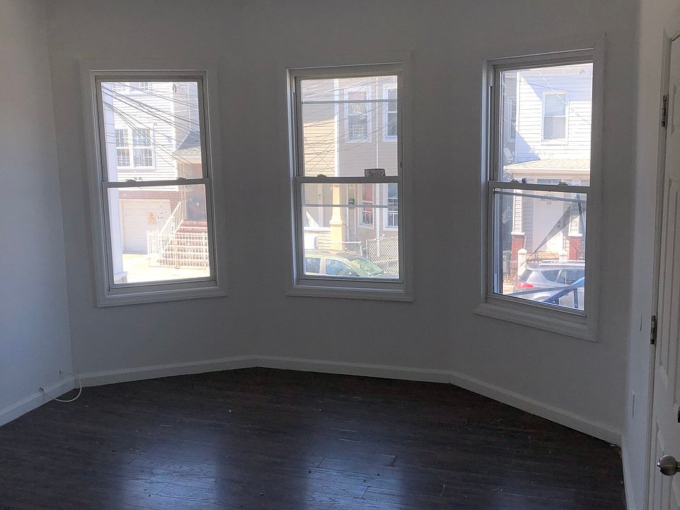 2nd image of 85 Mercer St Floor 1