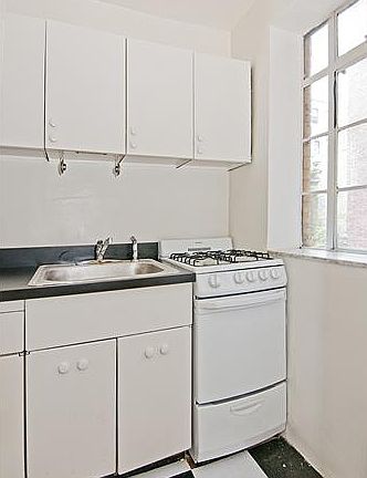 4th image of 17 W 67th St APT 2D