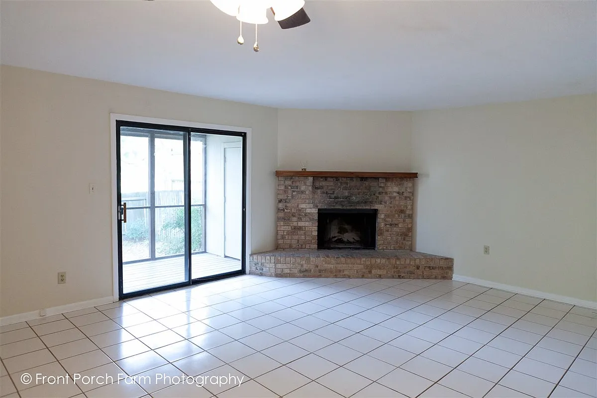 Building Photo - 3756 Donovan Dr #C