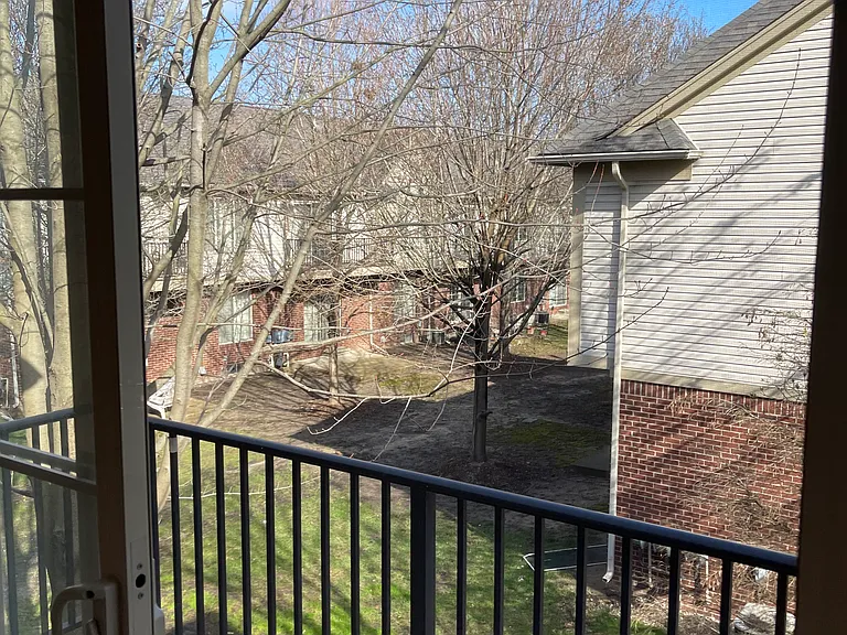 16713 Kensington Dr — Photo 13
