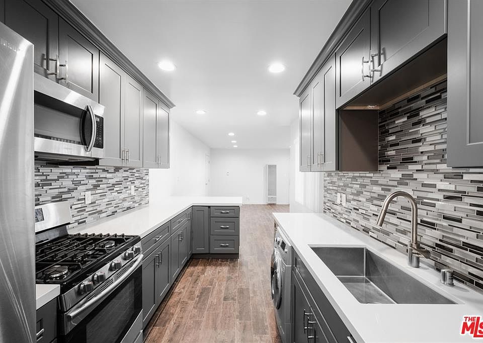 1st image of 815 N Las Palmas Ave #300