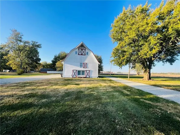 1504 E Main St, Casey, IL 62420