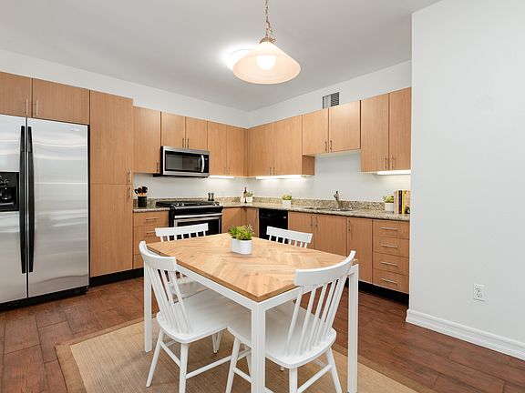 5th image of 1465 C St Unit 3301