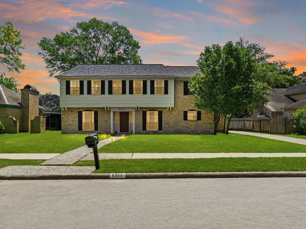 6511 Las Brisas Dr, Houston, TX 77083