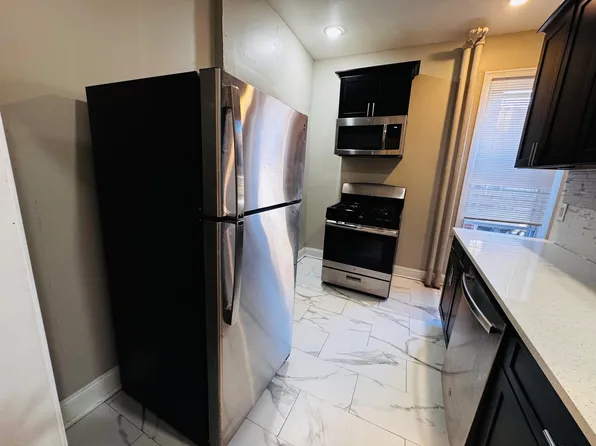 154 Bergen Avenue image 4 of 8