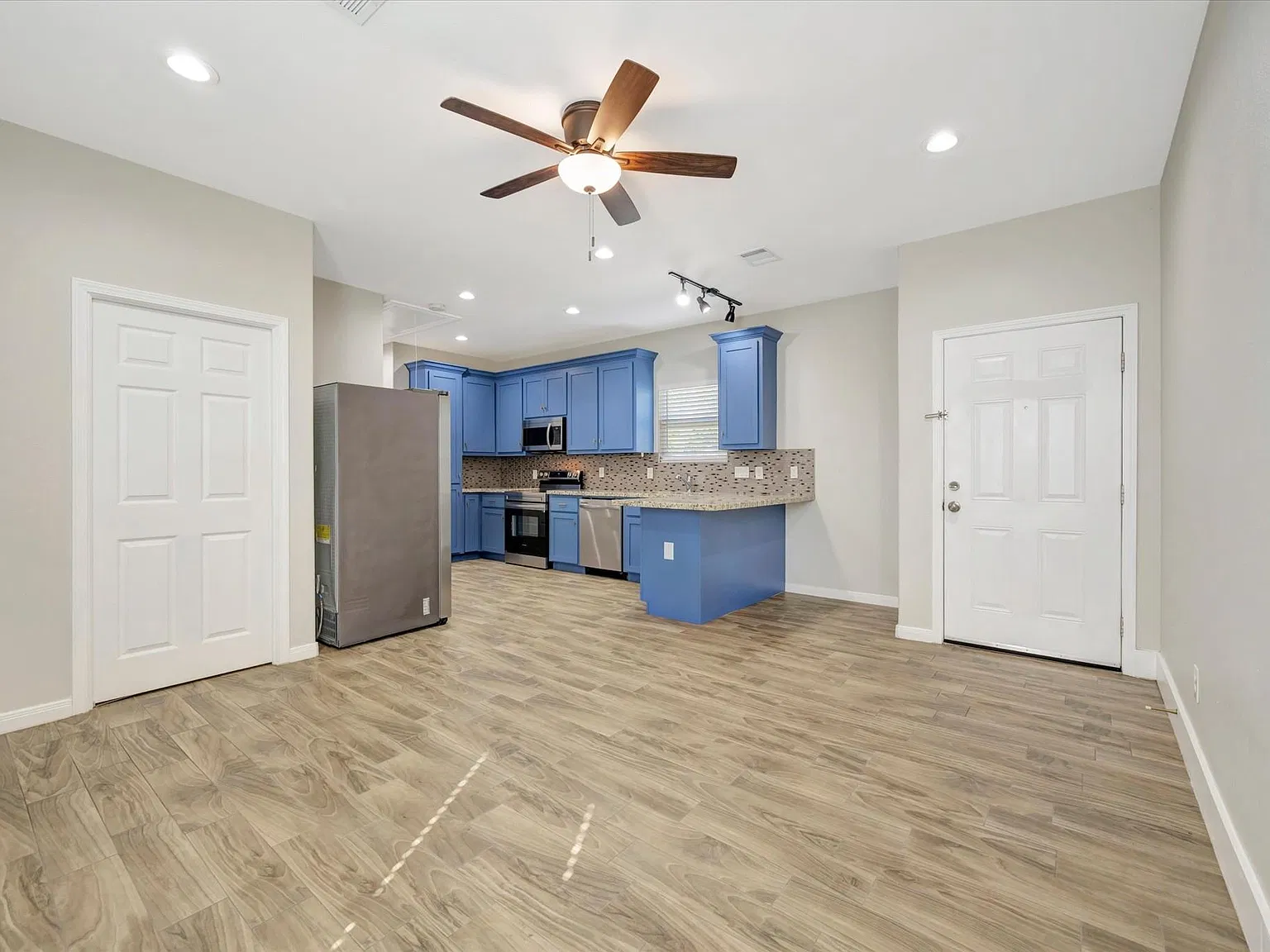 2 bed, 2.0 bath, 900 sqft, $1,650 — Photo 4