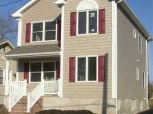 53 Elm St, Edison, NJ 08817