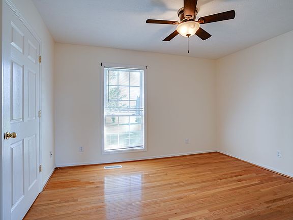 18th image of 134 N Harris Rd