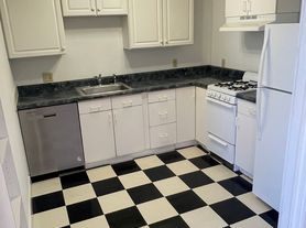 1BD/1BA Corner Unit ON Napoleon Ave