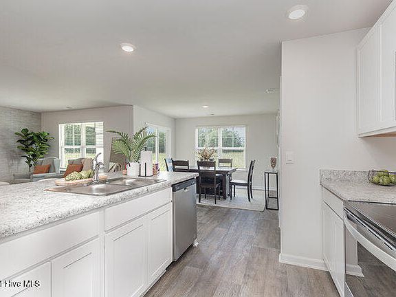 3rd image of 71 Arbor Crest Lane