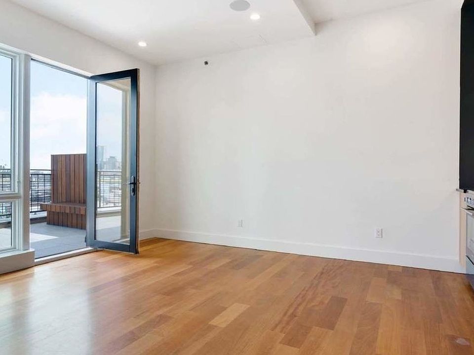 1st image of 215 Green St #6H