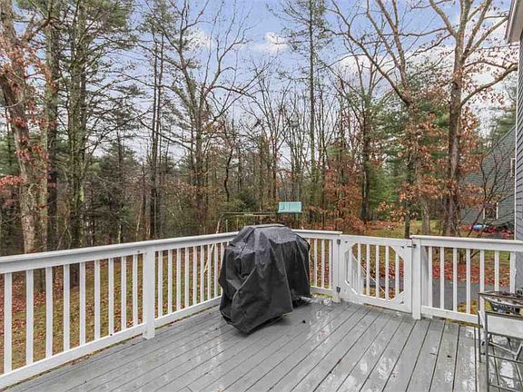 5th image of 30 Pondview Dr #15