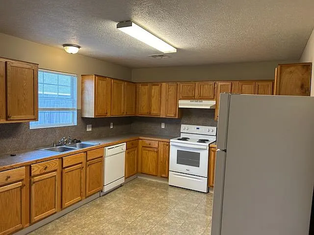 3 bed, 1800 sqft, $1,600 — Photo 4