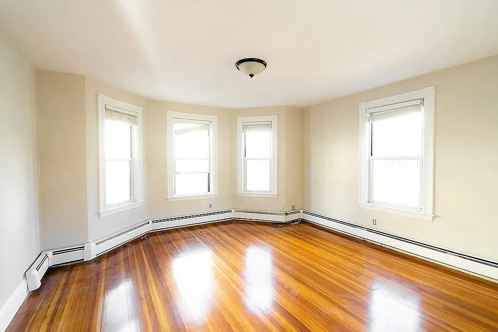 5 bed, 1500 sqft, $4,700 — Photo 4
