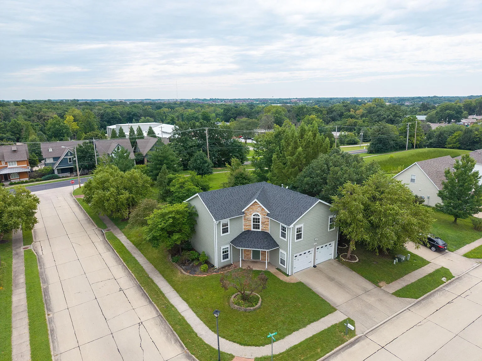 3 bed, 3.0 bath, $2,000 — Photo 4