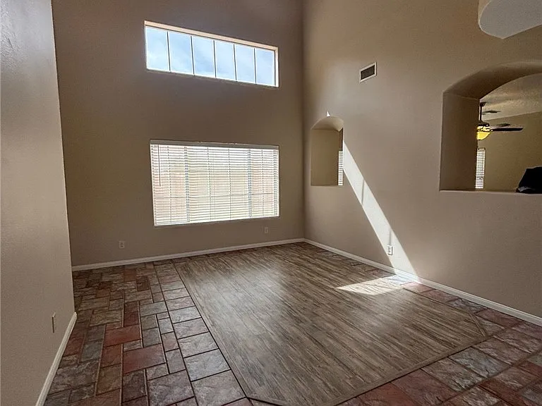 8585 Ebony Hills Way — Photo 4