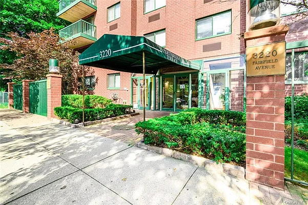 Sold by Re/Max In The City | media 34