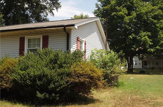 2nd image of 332 E Parker St