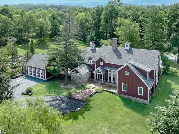 2nd image of 312 Old Farm Rd