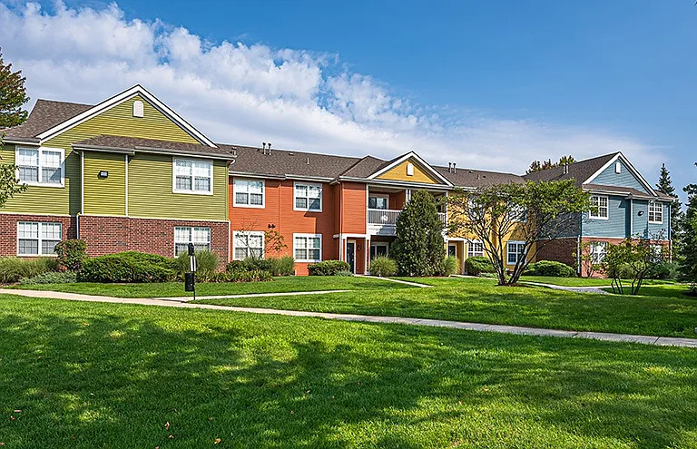Glenmuir of Naperville Apartments — Photo 35