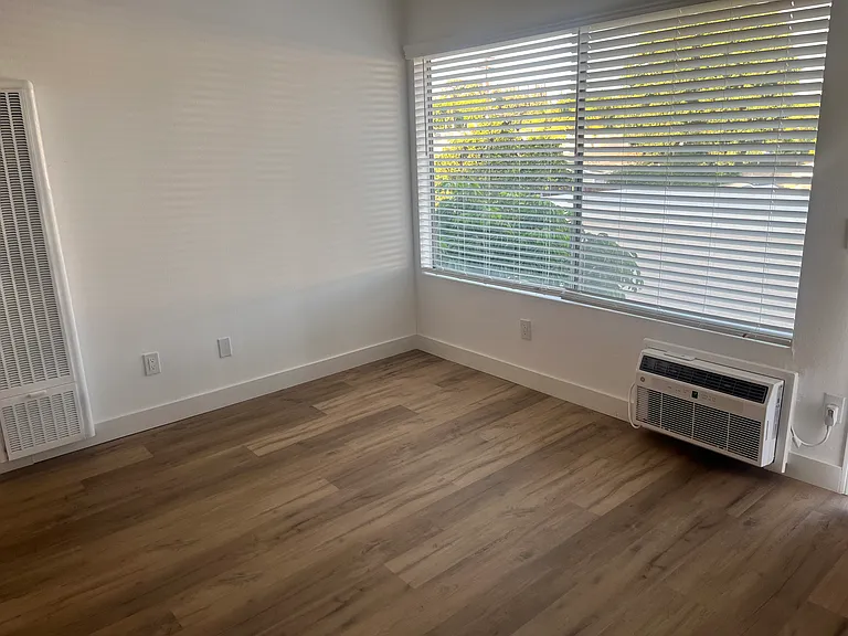 Unit 26 Livingroom