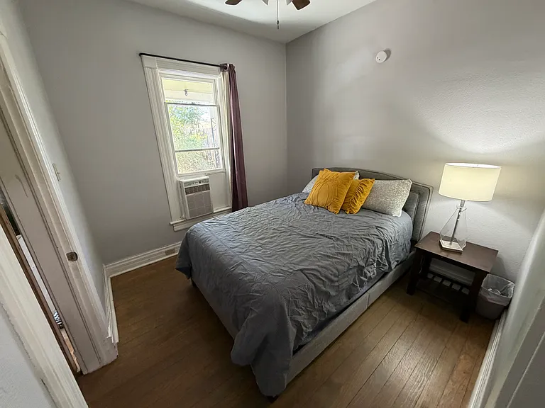 227 N Institute St — Photo 13