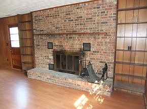 4th image of 213 McFarland Dr