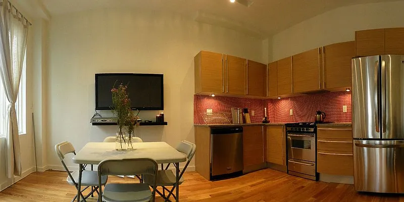 Rented by Metro Prop NY Corp | media 33