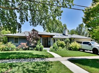 103 E Lahon St, Park Ridge, IL 60068