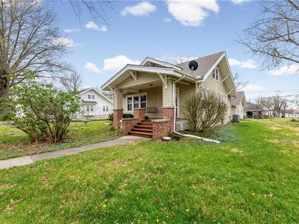 602 Oak St, Wellsville, KS 66092