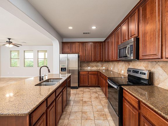 5th image of 209 Siltstone Way