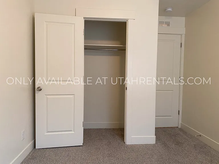 345 W Park View Ln — Photo 23