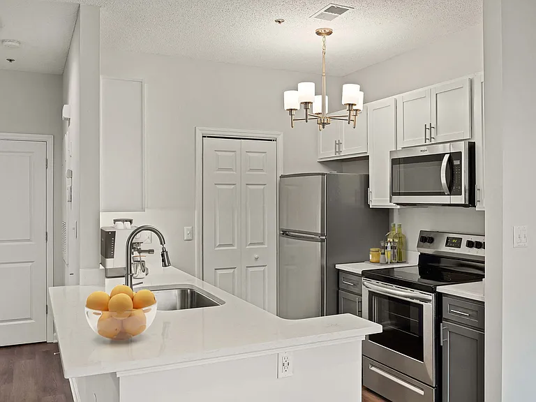 Cambridge Apartments — Photo 4