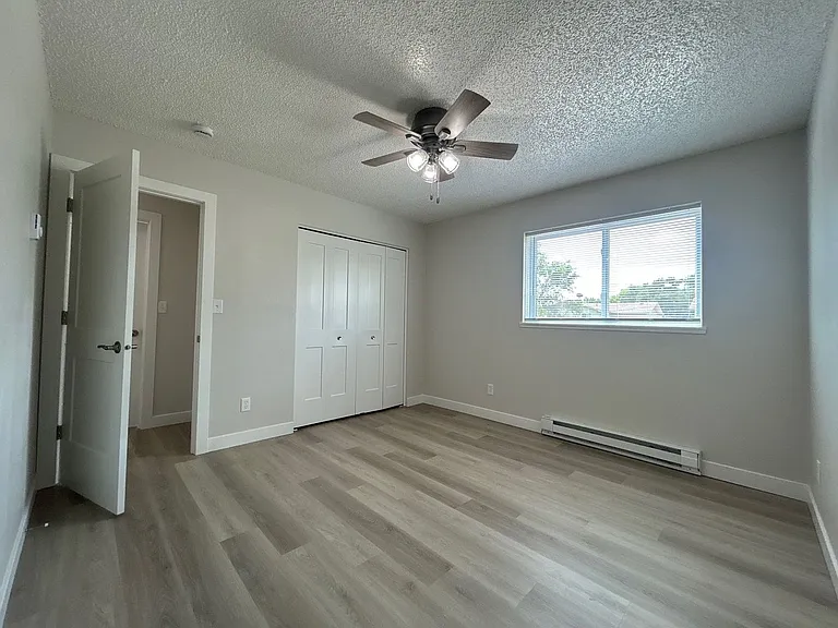 906 E E St — Photo 17