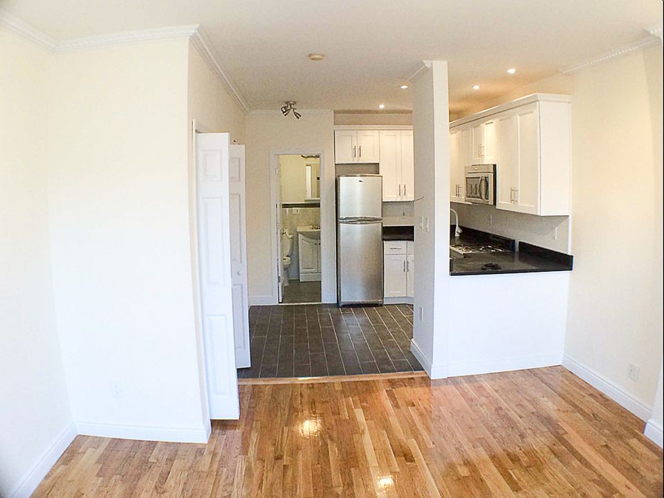 2nd image of 21 Cheever Pl