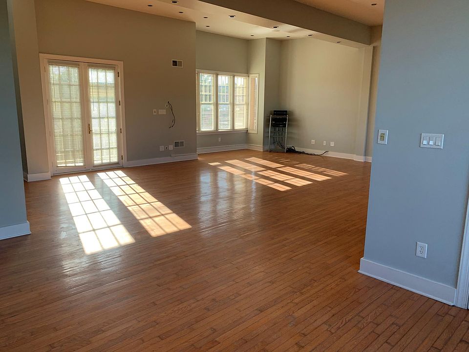 Spacious Entrance way