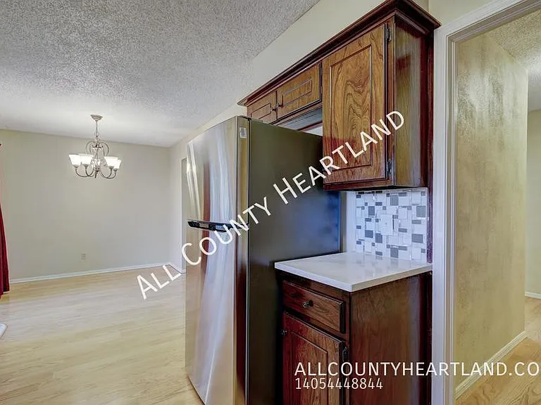 841 N Robinson Ave — Photo 10