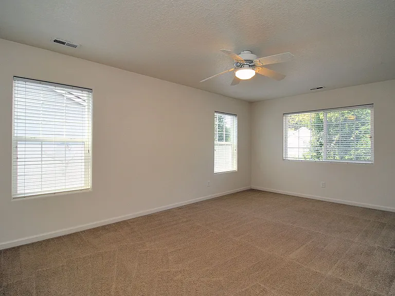 15542 SE Thornbridge Dr — Photo 21