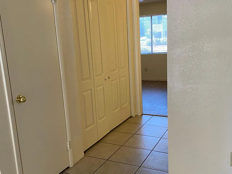 1200 N Buffalo Dr — Photo 11