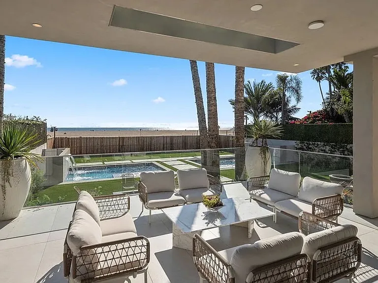 940 Palisades Beach Rd — Photo 52