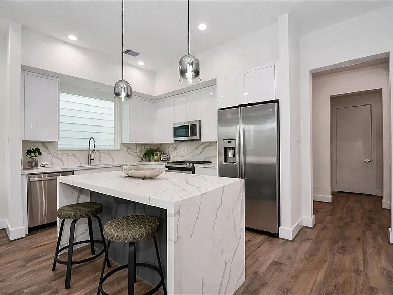 3609 Dennis St — Photo 8