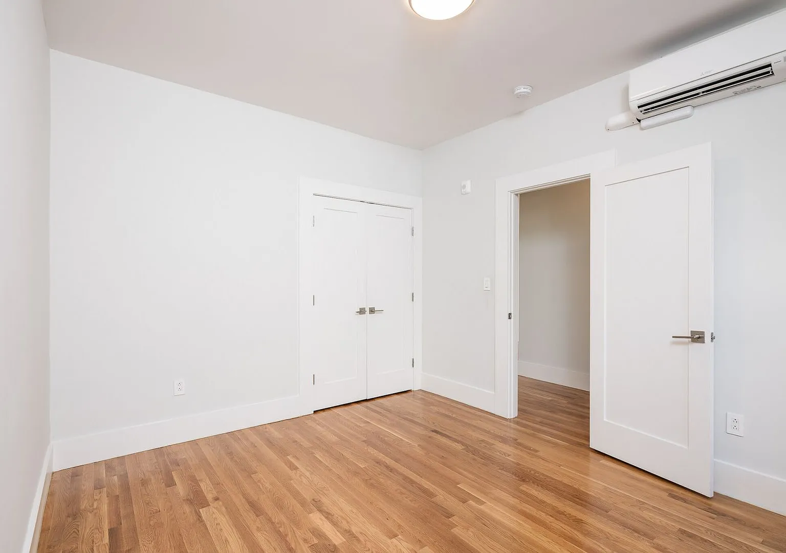 Totally Unique BU Apartment. Now with higher cei... — Photo 2